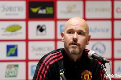 -曼联主教练输球后露出笑容，态度乐观