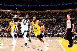 开云APP-面对湖人，湖人上演胶着一战