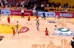 开云体育入口-罚球点附近踢中横梁，球队遗憾错失良机