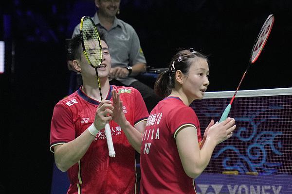 关于日本队碾压丹麦队，黄鸭组合状态火热的信息